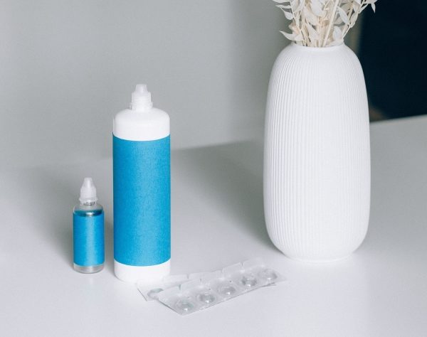 Traitement des infections oculaires dues à des germes sensibles à la néomycine avec composante inflammatoire